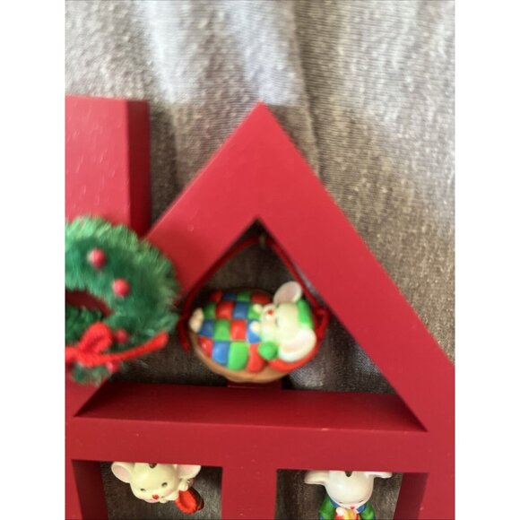 Vtg Avon A Merry Little Christmas Display Shadow Box House 5 Miniature Mice - Picture 2 of 7